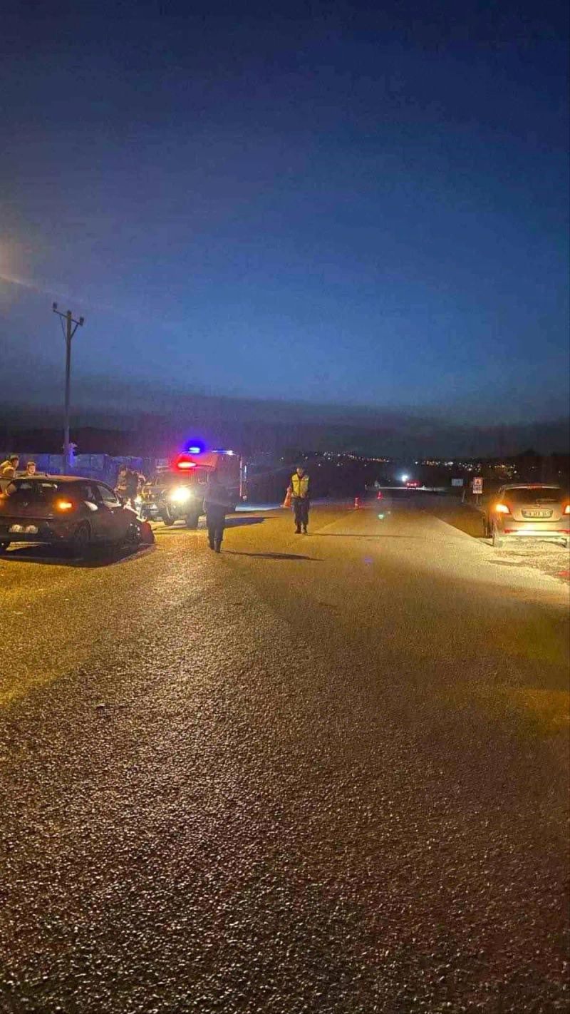 Bilecik Pazaryeri'nde İki Araç Çarpıştı: 3 Kişi Yaralandı