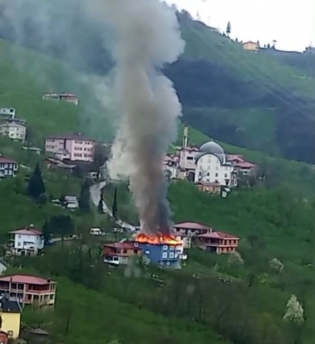 Ulubey'de Çıkan Yangın Bir Evi Kullanılamaz Hale Getirdi
