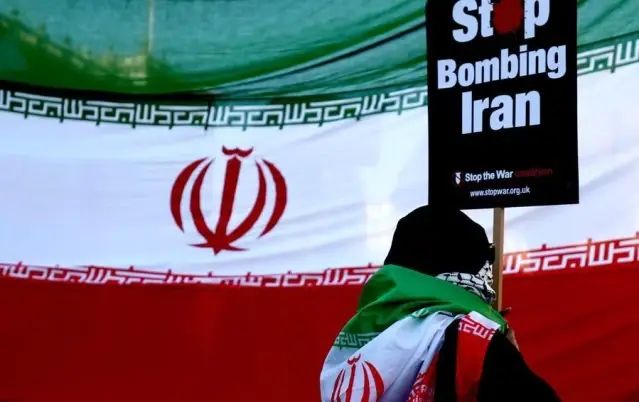 Pentagon, İran'a Hava İndirme Birlikleri Sevkini Değerlendiriyor