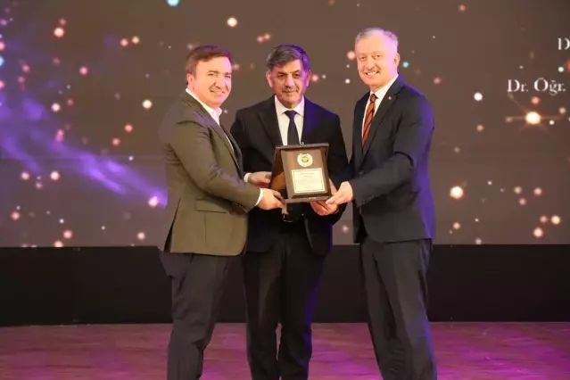 Erzincan Binali Yıldırım Üniversitesi 20. Kuruluş Yılını Törenle Kutladı