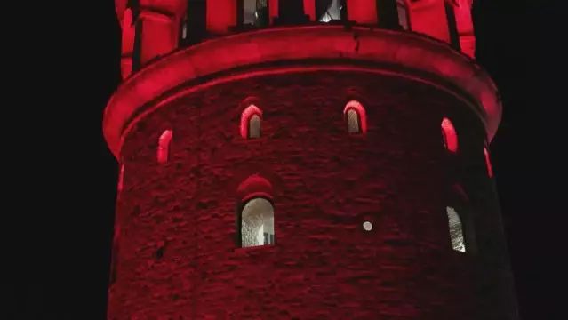 Galata Kulesi, Multipl Miyelom Farkındalığı İçin Kırmızı Işıklarla Aydınlatıldı