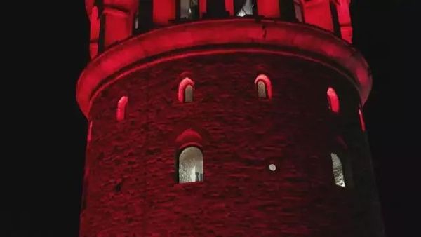 Galata Kulesi, Multipl Miyelom Farkındalığı İçin Kırmızı Işıklarla Aydınlatıldı