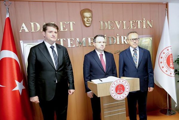 Adalet Bakanı Akın Gürlek Diyarbakır’da Resmi Ziyaretlerde Bulundu