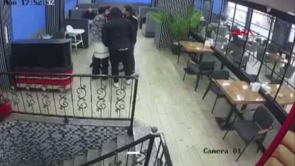 Bursa'da Kafede Çıkan Kavga: Masa ve Sandalyeler Havada Uçuştu