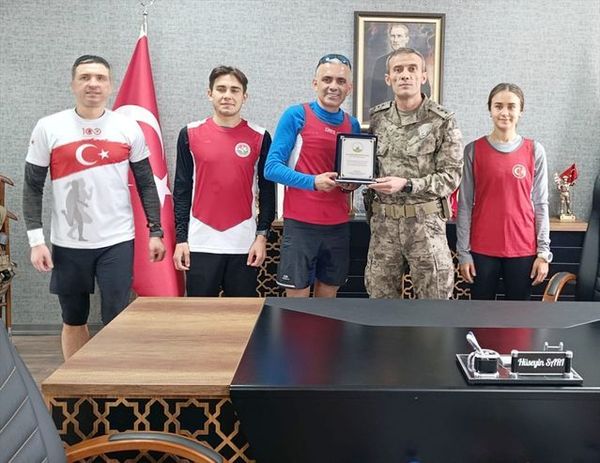Bursalı Maratoncular Polis Haftası İçin 6 Kilometrelik Koşu Düzenledi