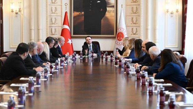 Bakan Gürlek: Barolarla Sürekli İstişare İçinde Olacağız