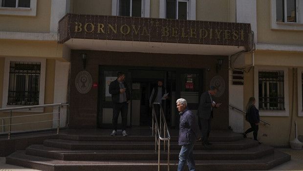 Bornova Belediye Başkanı Eski ve İki Müdür Serbest Bırakıldı