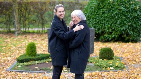 Resmi Ortamlarda Kontrol Edilemeyen Kahkahanın Nörobilimsel Açıklaması