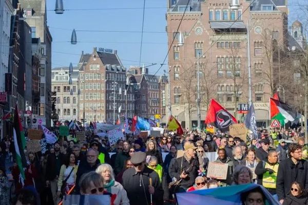Amsterdam’da Irkçılığa ve Ayrımcılığa Karşı Binlerce Kişi Yürüdü