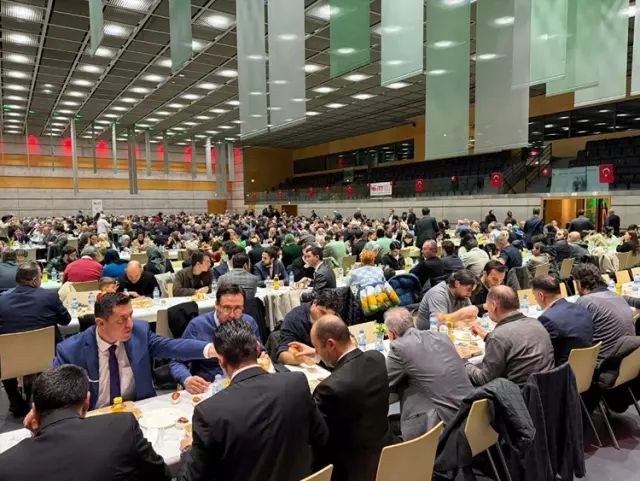 İsviçre Türk Toplumu Zürich'te Geniş Katılımlı İftar Programı Düzenledi