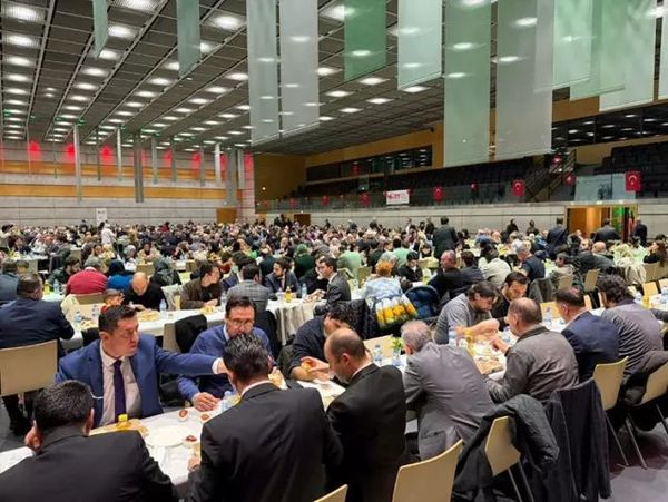 İsviçre Türk Toplumu Zürich'te Geniş Katılımlı İftar Programı Düzenledi