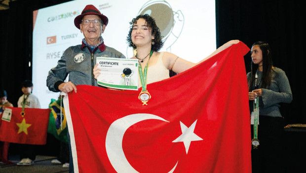 Ayşe Naz Kara, Uluslararası Copernicus Olimpiyatı’nda Dünya Şampiyonu Oldu