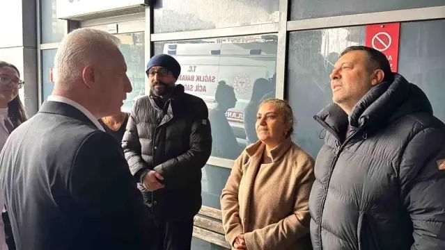 İstanbul Valisi Gül ve Emniyet Müdürü Yıldız, Ayvansaray'daki Enkazdan Kurtarılan Yaralıları Hastanede Ziyaret Etti