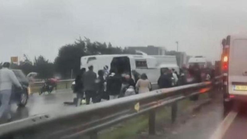 Büyükçekmece D-100 Karayolu’nda Midibüs Devrildi: 1 Ölü, 9 Yaralı