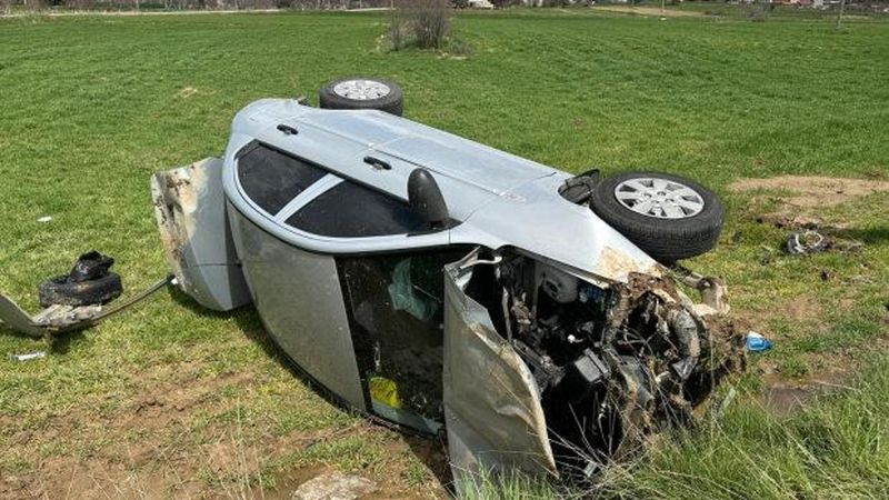 Uşak'ta Araç Tarlaya Devrildi: 4 Kişi Yaralandı