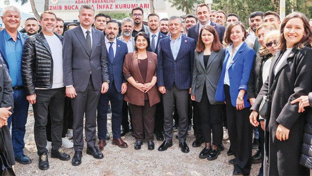 CHP Genel Başkanı Özel, Buca'da Ziyaretlerde Bulundu ve Dini Liderleri Paskalya Bayramı İçin Aradı