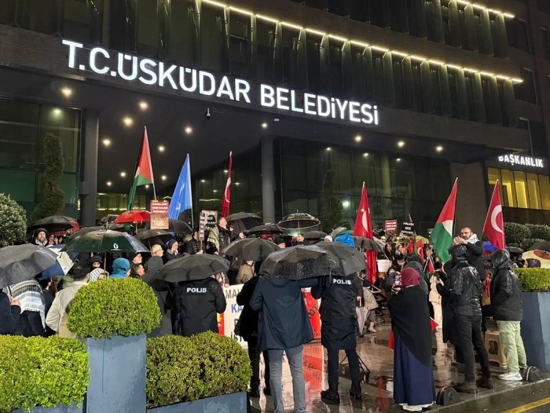 Üsküdar'da Mahalle Sakinlerinin McDonald's Açılışına Tepkisi Sürüyor