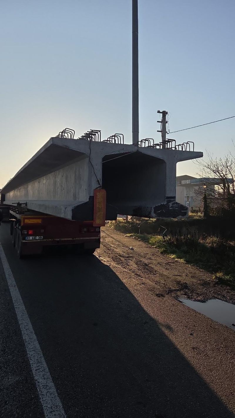 Samsun'da Beton Yüklü Tıra Çarpan Kamyonetin Sürücüsü Hayatını Kaybetti