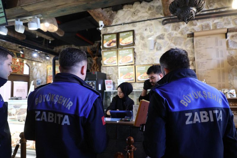 Konya Büyükşehir Zabıtası Ramazan Öncesi Gıda Denetimlerini Yoğunlaştırdı