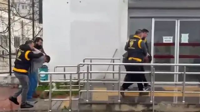 Adana'da Atı Döven İki Kişi Polis Tarafından Gözaltına Alındı