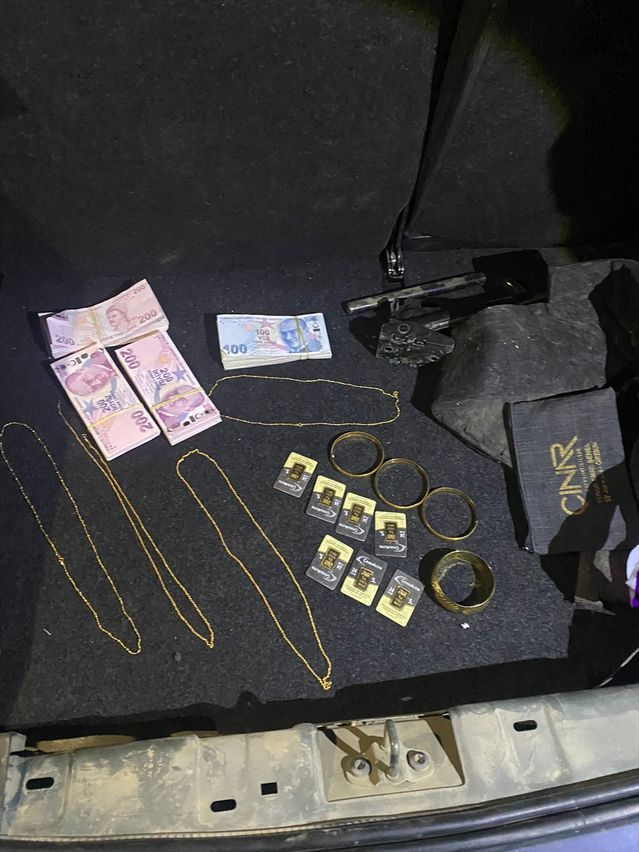 Kütahya'da Sahte Altınla Dolandırıcılık Yapan İki Şüpheli Yakalandı