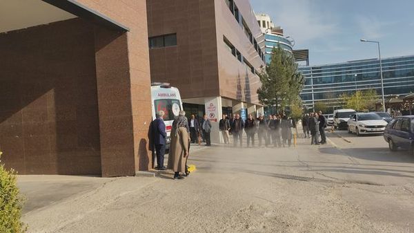 Mardin Artuklu’da İki Otomobil Çarpıştı: 10 Kişi Yaralandı