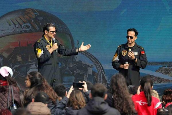 SOLOTÜRK Ekibi İstanbul'da Vatandaşlarla Buluştu ve İane Sergisi Ziyarete Açıldı