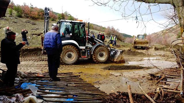 Kütahya Karakaya Köyü'nde Yapay Gölet Taşması Ev ve Ahıra Zarar Verdi