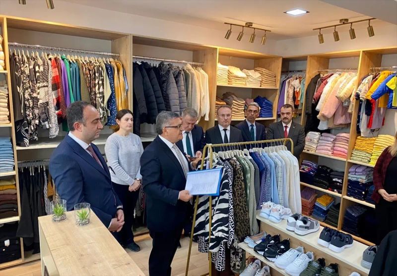 Sinop Valiliği Sosyal Marketi İhtiyaç Sahiplerine Kıyafet Desteği İçin Açtı