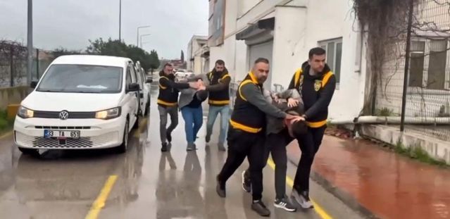Adana'da Atlara İşkence İddiasıyla 2 Kişi Gözaltında