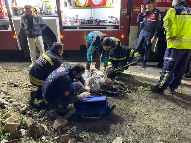 Şarköy'de Uçurumdan Deniz Kenarına Düşen Araçta 3 Kişi Yaralandı