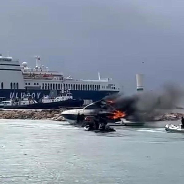 Çeşme'de Demirli Motoryatta Yangın Paniğe Yol Açtı