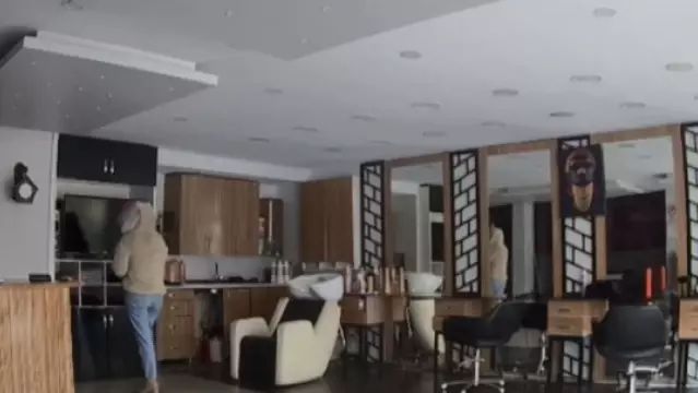 Zeytinburnu'nda Kuaförde 10 Bin Liralık Hırsızlık Güvenlik Kamerasında