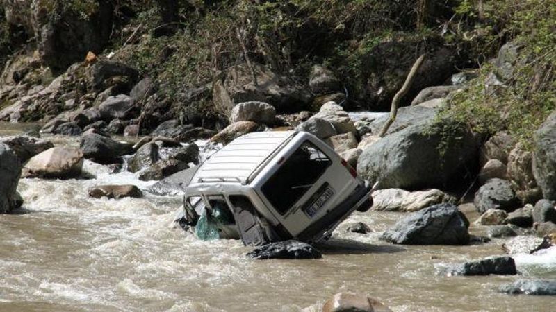 Giresun'da Dereye Devrilen Araçta Sürücü Hayatını Kaybetti