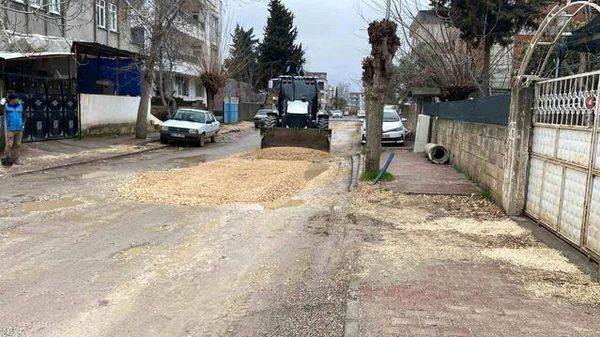 Adıyaman Belediyesi Bozulan Yollarda Dolgu Çalışmalarına Başladı