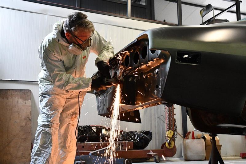 Bilecik'te Hurda Klasik Otomobiller Restorasyonuyla Servet Yaratılıyor