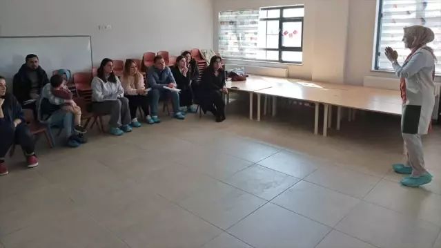 Gelibolu'da Velilere Çocuk Gelişimi, Öğrencilere Hijyen Eğitimi Verildi