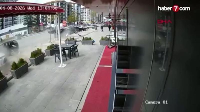 Malatya'da Kontrolünü Kaybeden Sürücü Park Halindeki Araçlara Çarptı