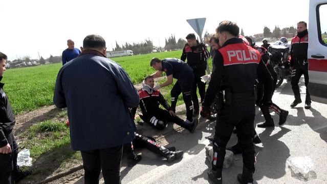 Babasının izinsiz aldığı araçla polislere çarpan genç yakalandı: 2 polis yaralı