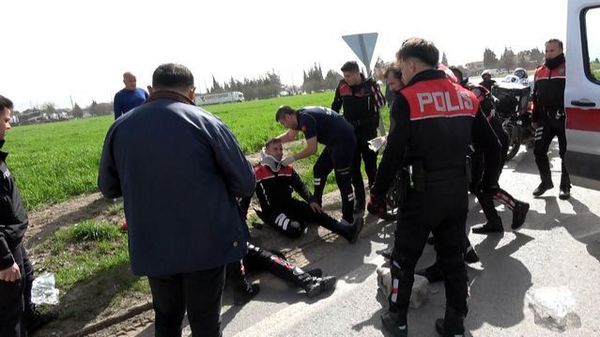 Babasının izinsiz aldığı araçla polislere çarpan genç yakalandı: 2 polis yaralı