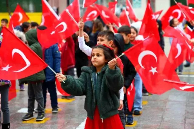 Elazığ İlkokul Öğrencileri Türkiye Milli Takımı'nın Dünya Kupası Başarısını Coşkuyla Kutladı