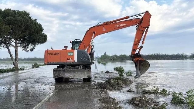 Büyük Menderes Nehri Taştı, Tarım Arazileri Su Altında Kaldı