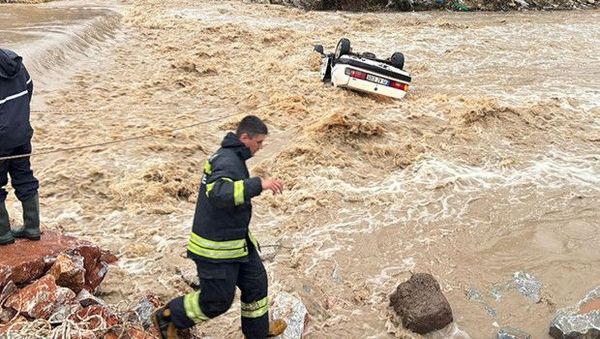 Muğla'da Sel Sularına Kapılan Otomobilde 1 Kişi Hayatını Kaybetti