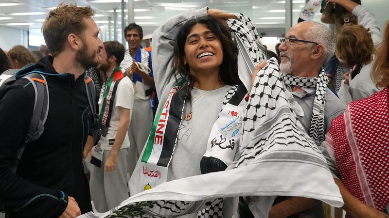 Fransız AP Milletvekili Rima Hassan 'Terör Propagandası' Suçlamasıyla Gözaltına Alındı