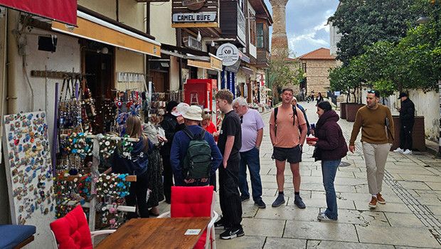 Kaleiçi'nde Tentelerin Sökülmesi Başladı; Esnaf Venedik Modeliyle Çözüm İstiyor