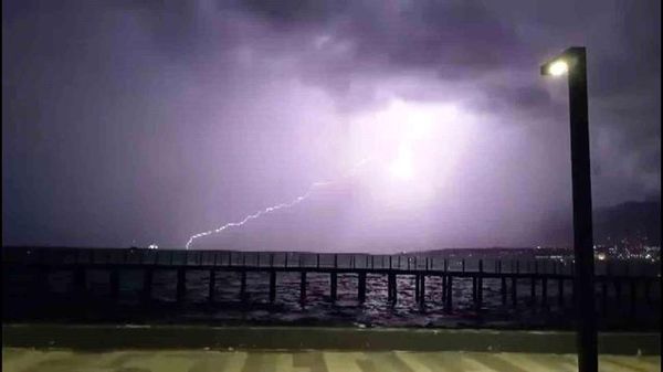 Hatay'da Gece Boyunca Şiddetli Yağış ve Yıldırım Etkili Oldu