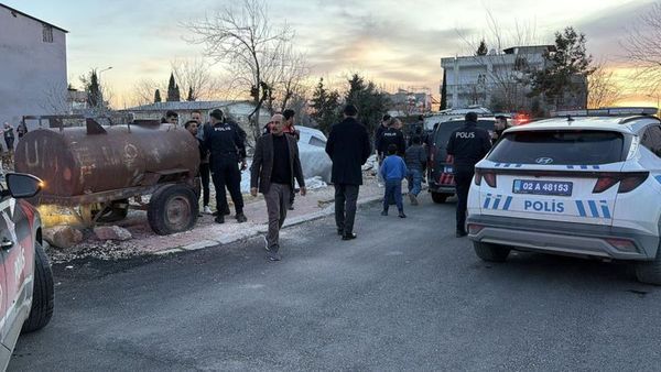 Adıyaman'da İki Aile Arasında Taşlı Sopalı Kavga: 2 Yaralı, 10 Gözaltı