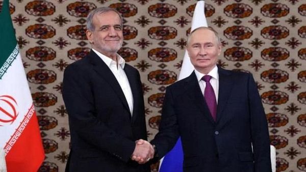 Putin ve Pezeşkiyan, İran'a Yönelik Saldırıları Görüştü