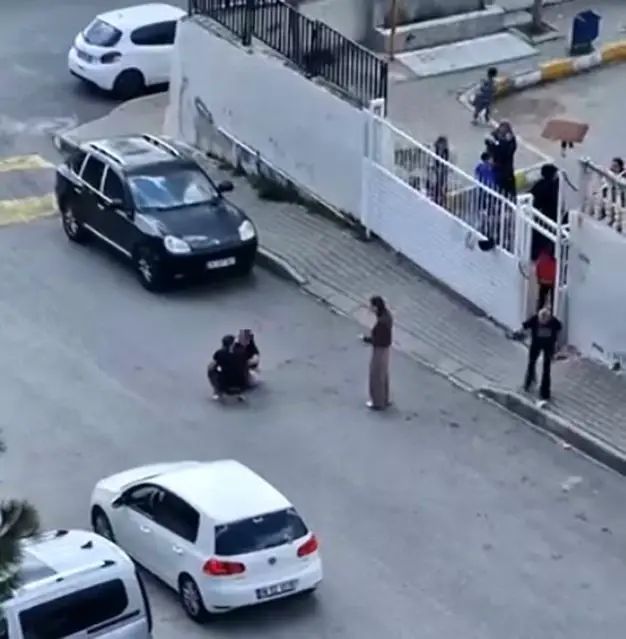 Bornova'da Sokakta Kadına Yönelik Şiddet Olayı Yaşandı