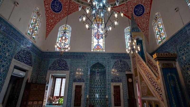 Kösem Sultan’ın Çinili Camii, Zengin Mimari ve Çini İşçiliğiyle Öne Çıkıyor